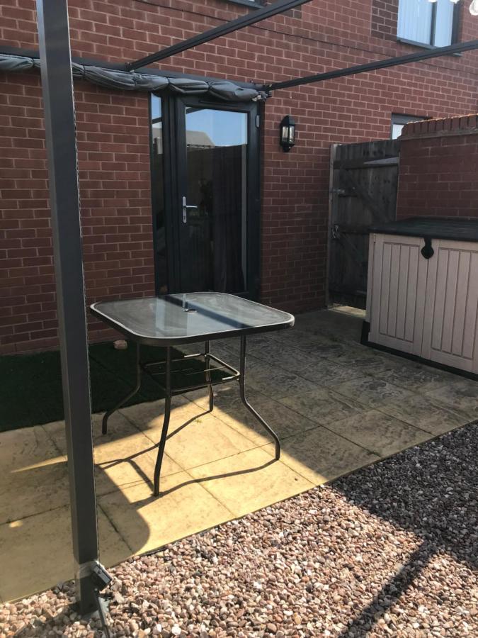 Ferienwohnung The Glam Cave Bushbury Exterior foto